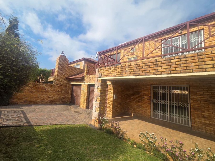 3 Bedroom Property for Sale in Wilgeheuwel Gauteng