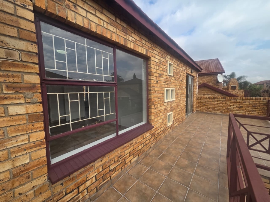 3 Bedroom Property for Sale in Wilgeheuwel Gauteng