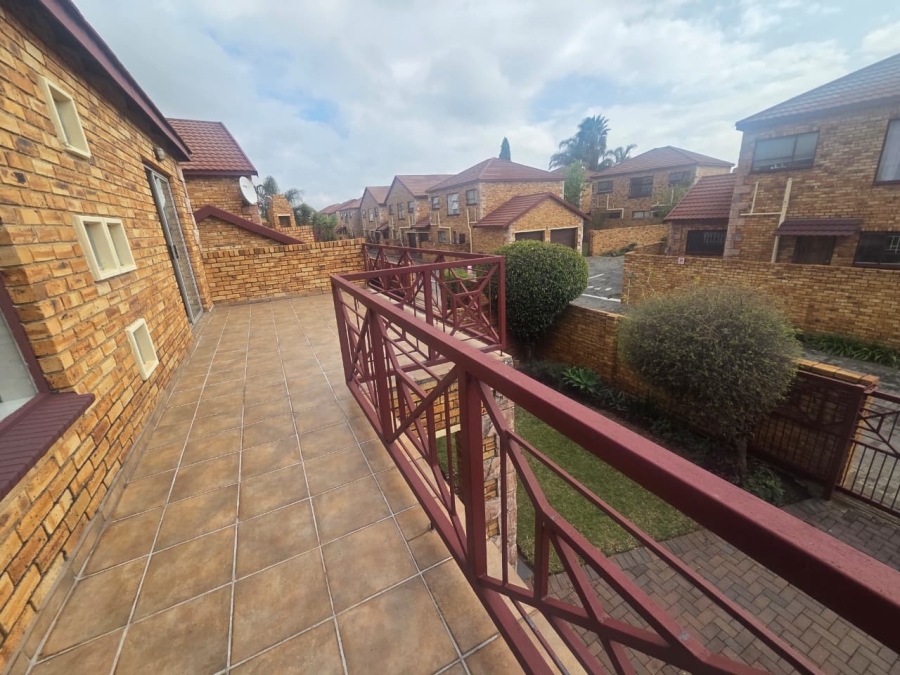 3 Bedroom Property for Sale in Wilgeheuwel Gauteng