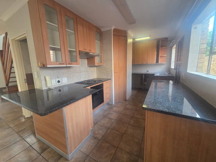 3 Bedroom Property for Sale in Wilgeheuwel Gauteng