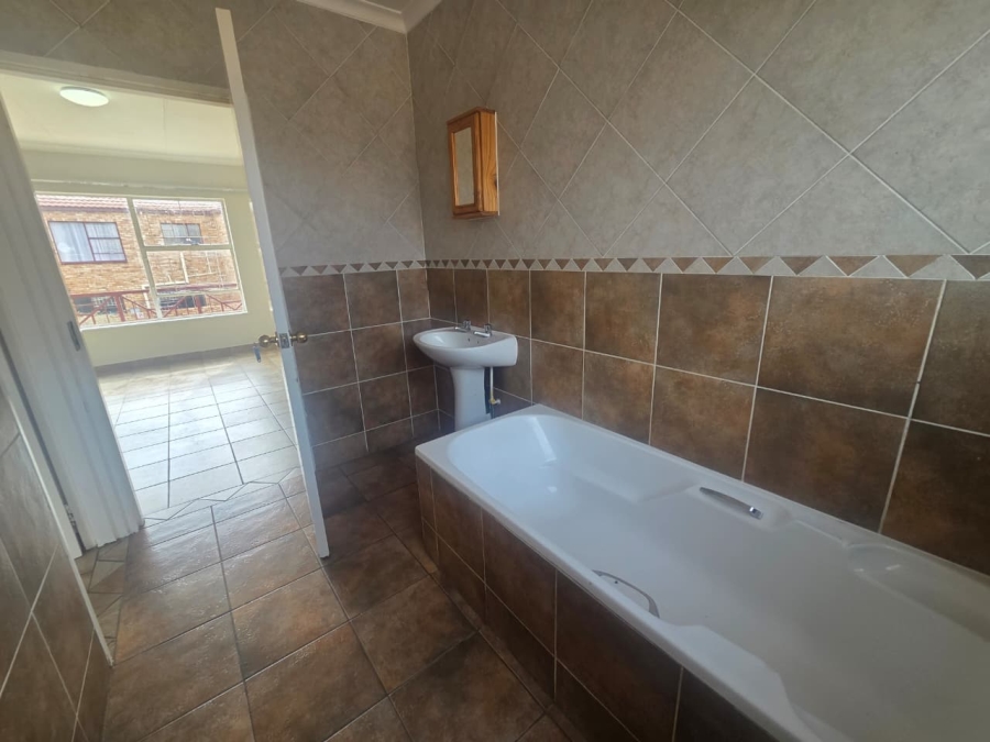 3 Bedroom Property for Sale in Wilgeheuwel Gauteng