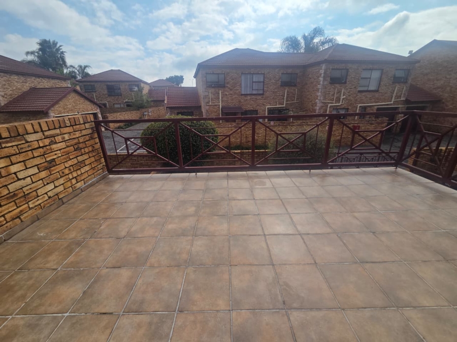 3 Bedroom Property for Sale in Wilgeheuwel Gauteng