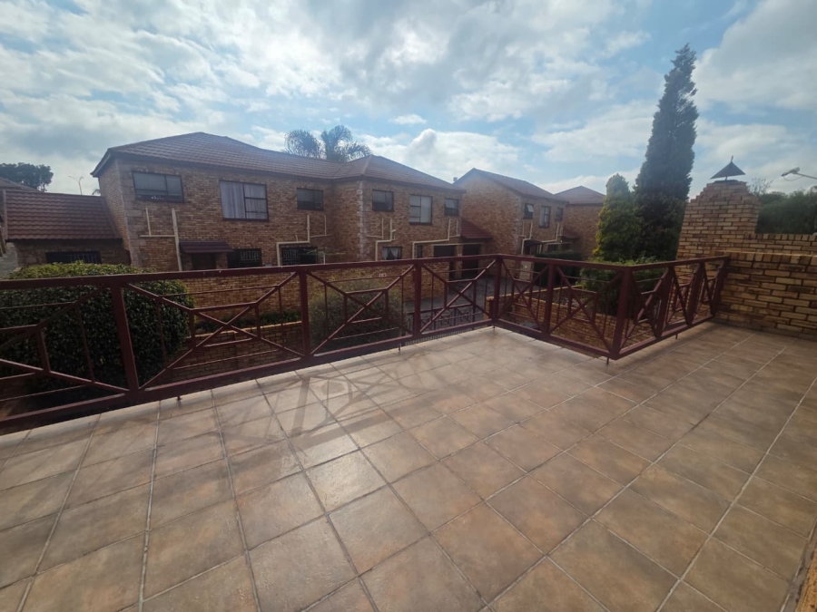3 Bedroom Property for Sale in Wilgeheuwel Gauteng