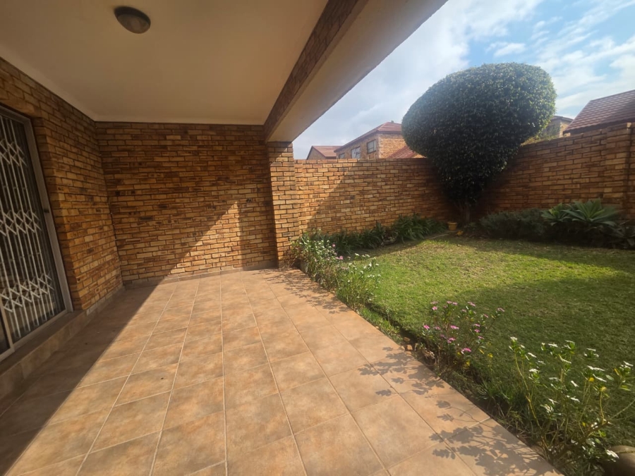 3 Bedroom Property for Sale in Wilgeheuwel Gauteng