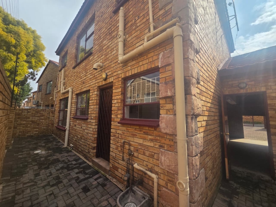 3 Bedroom Property for Sale in Wilgeheuwel Gauteng