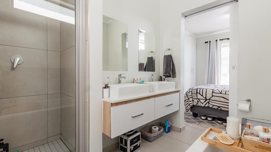 To Let 3 Bedroom Property for Rent in Broadacres Gauteng