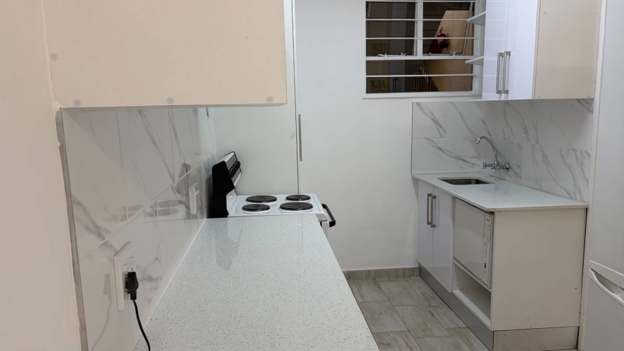 To Let 1 Bedroom Property for Rent in Illovo Gauteng