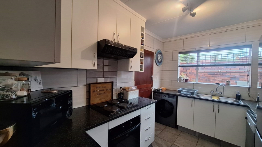 2 Bedroom Property for Sale in Noordhang Gauteng