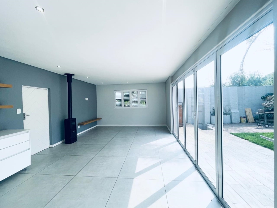 2 Bedroom Property for Sale in Sandhurst Gauteng