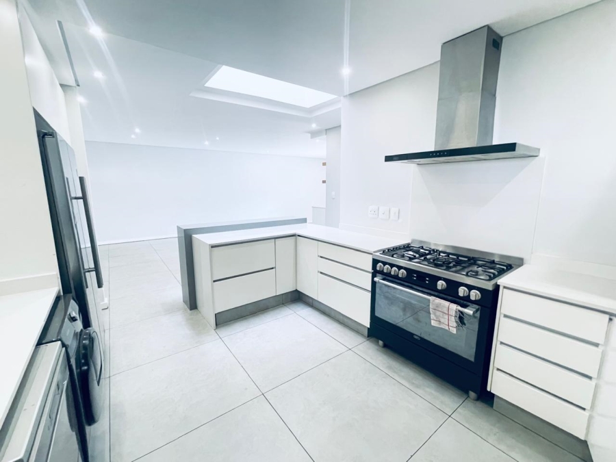 2 Bedroom Property for Sale in Sandhurst Gauteng