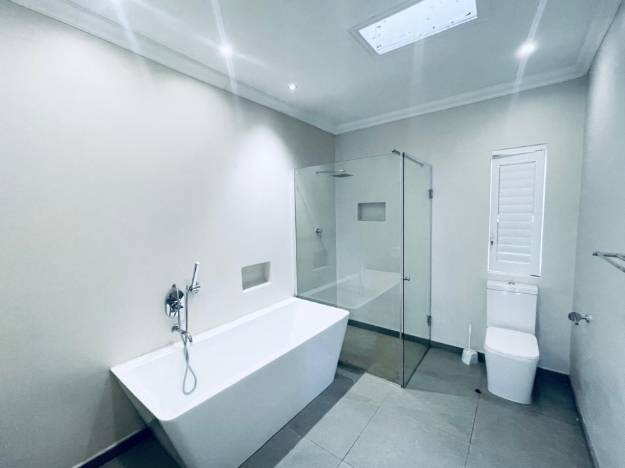 2 Bedroom Property for Sale in Sandhurst Gauteng