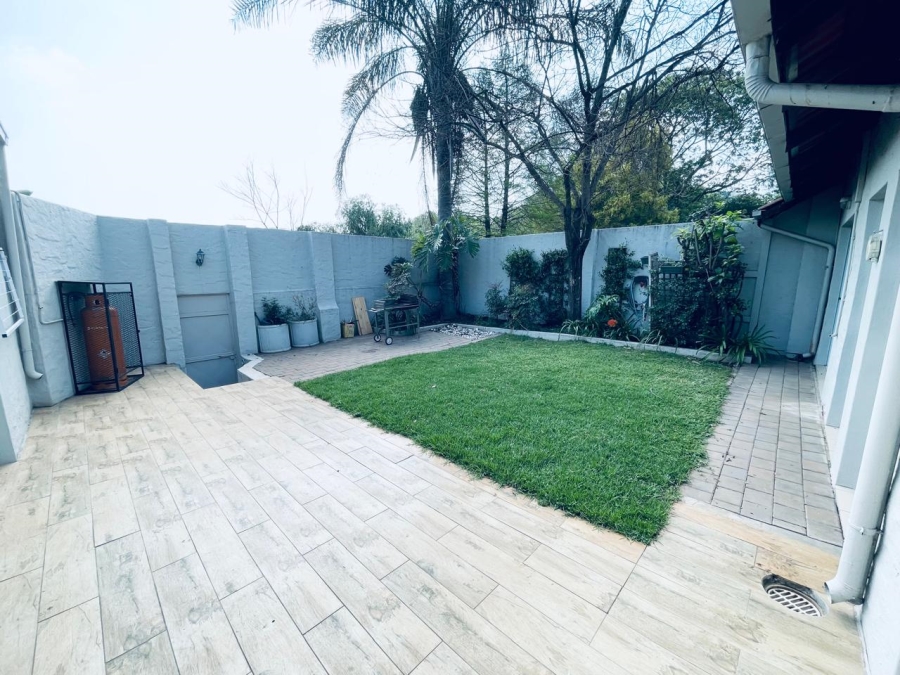 2 Bedroom Property for Sale in Sandhurst Gauteng