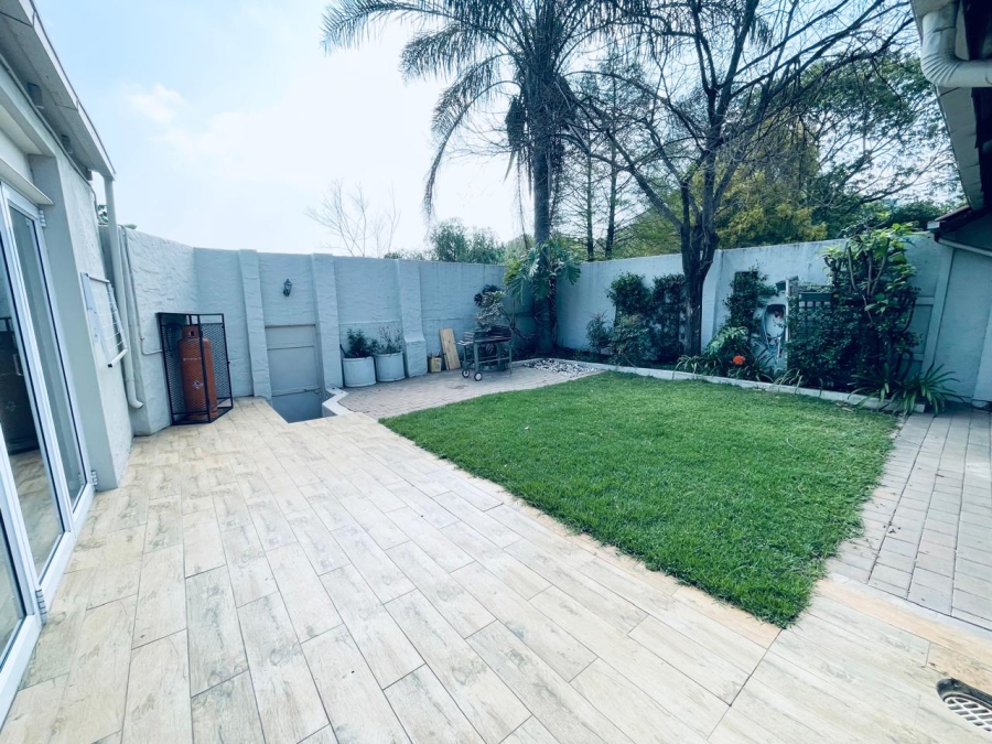 2 Bedroom Property for Sale in Sandhurst Gauteng