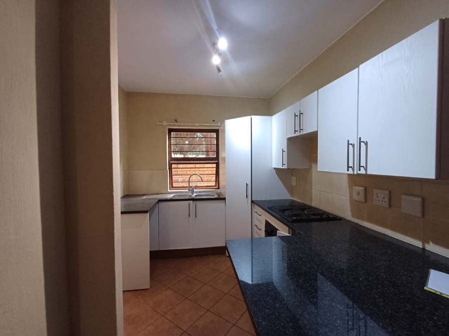 To Let 2 Bedroom Property for Rent in Honeydew Grove Gauteng