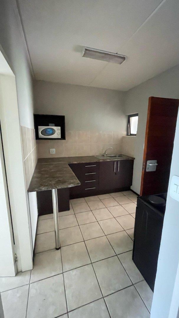 To Let 1 Bedroom Property for Rent in Ruimsig Gauteng