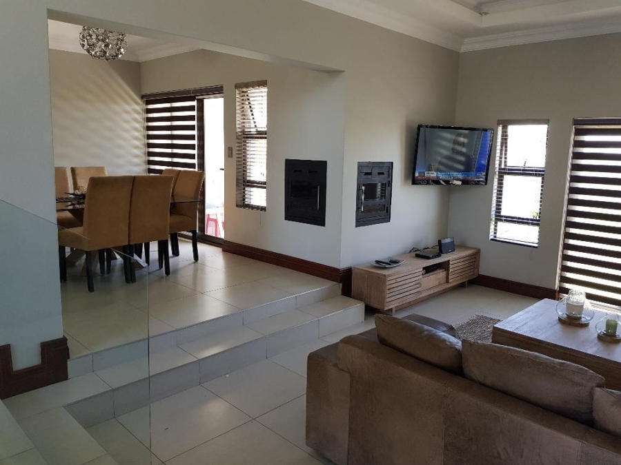 5 Bedroom Property for Sale in Blue Valley Golf Estate Gauteng