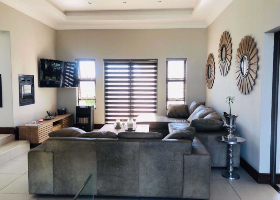 5 Bedroom Property for Sale in Blue Valley Golf Estate Gauteng