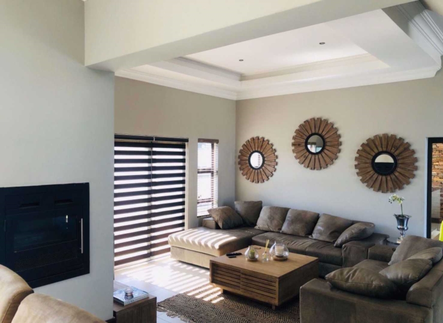 5 Bedroom Property for Sale in Blue Valley Golf Estate Gauteng
