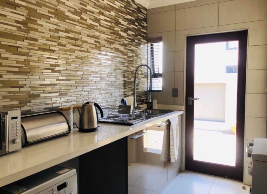5 Bedroom Property for Sale in Blue Valley Golf Estate Gauteng