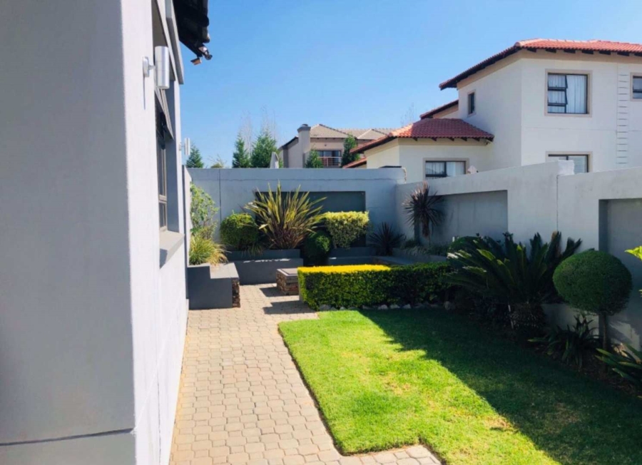 5 Bedroom Property for Sale in Blue Valley Golf Estate Gauteng