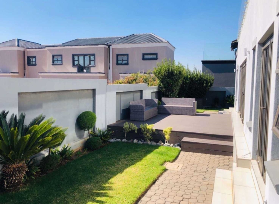 5 Bedroom Property for Sale in Blue Valley Golf Estate Gauteng