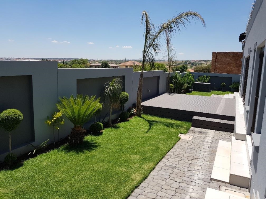 5 Bedroom Property for Sale in Blue Valley Golf Estate Gauteng