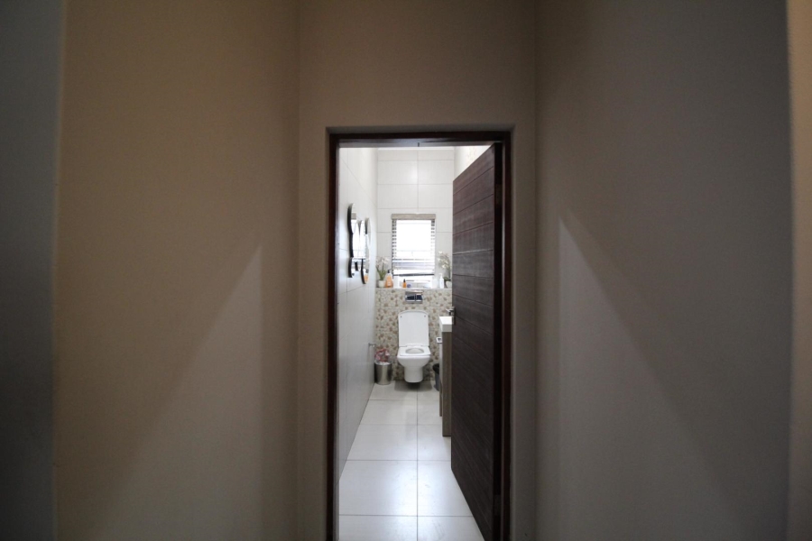 5 Bedroom Property for Sale in Blue Valley Golf Estate Gauteng