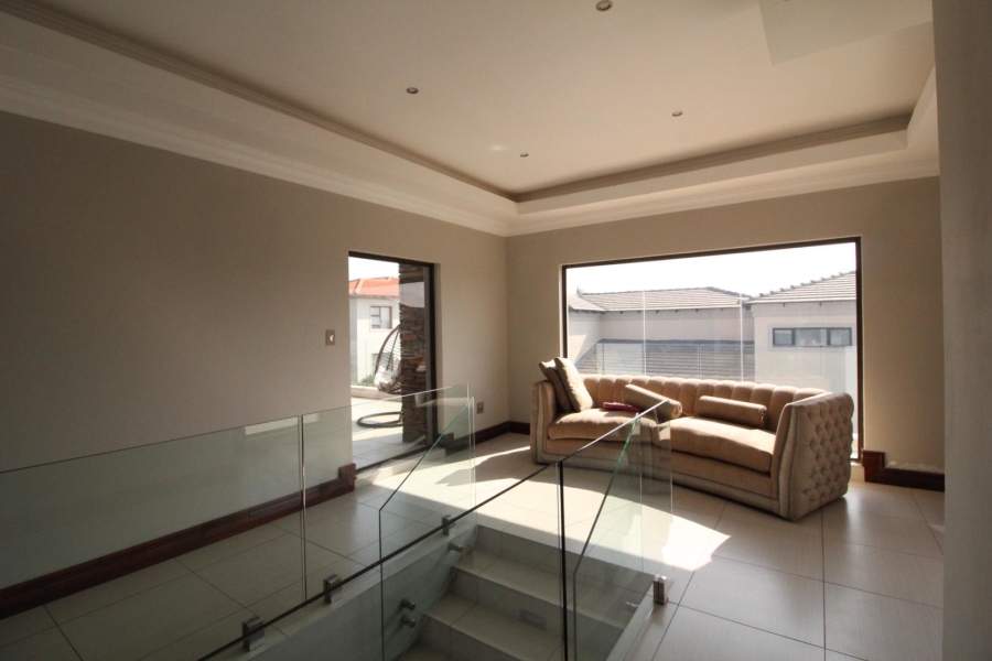 5 Bedroom Property for Sale in Blue Valley Golf Estate Gauteng