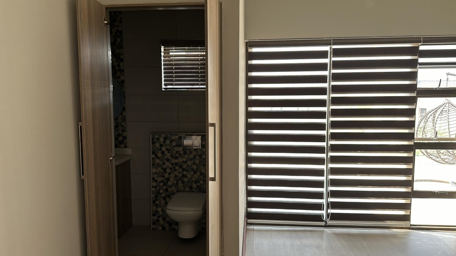 5 Bedroom Property for Sale in Blue Valley Golf Estate Gauteng