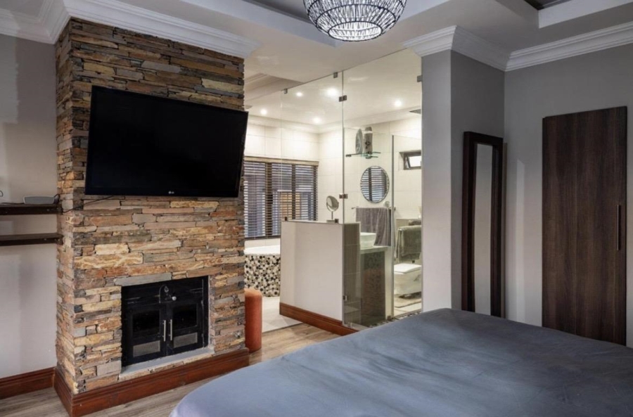 5 Bedroom Property for Sale in Blue Valley Golf Estate Gauteng