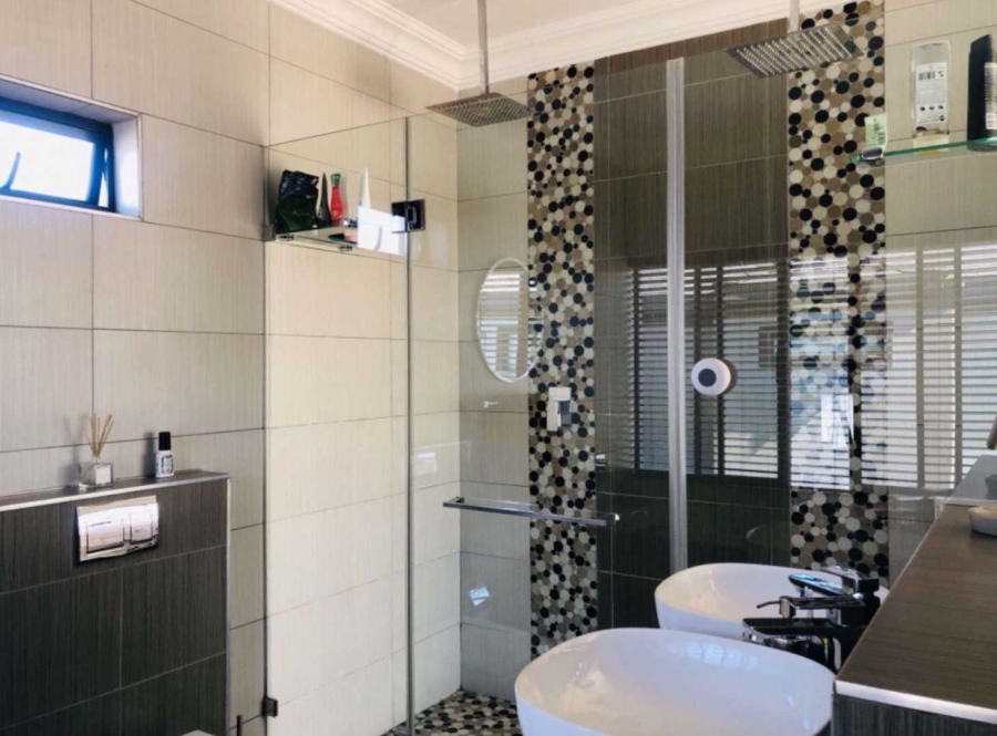 5 Bedroom Property for Sale in Blue Valley Golf Estate Gauteng