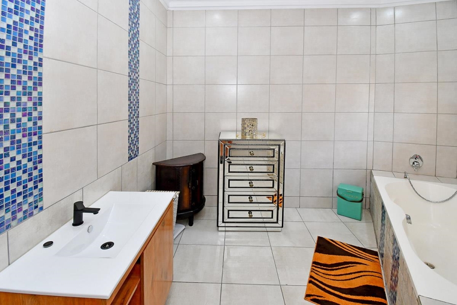 4 Bedroom Property for Sale in Blue Valley Golf Estate Gauteng
