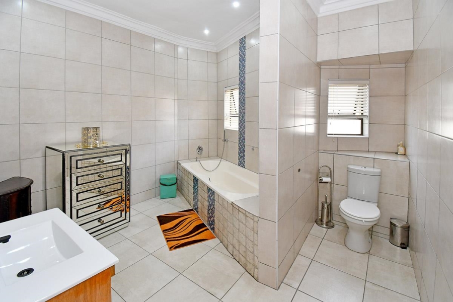 4 Bedroom Property for Sale in Blue Valley Golf Estate Gauteng