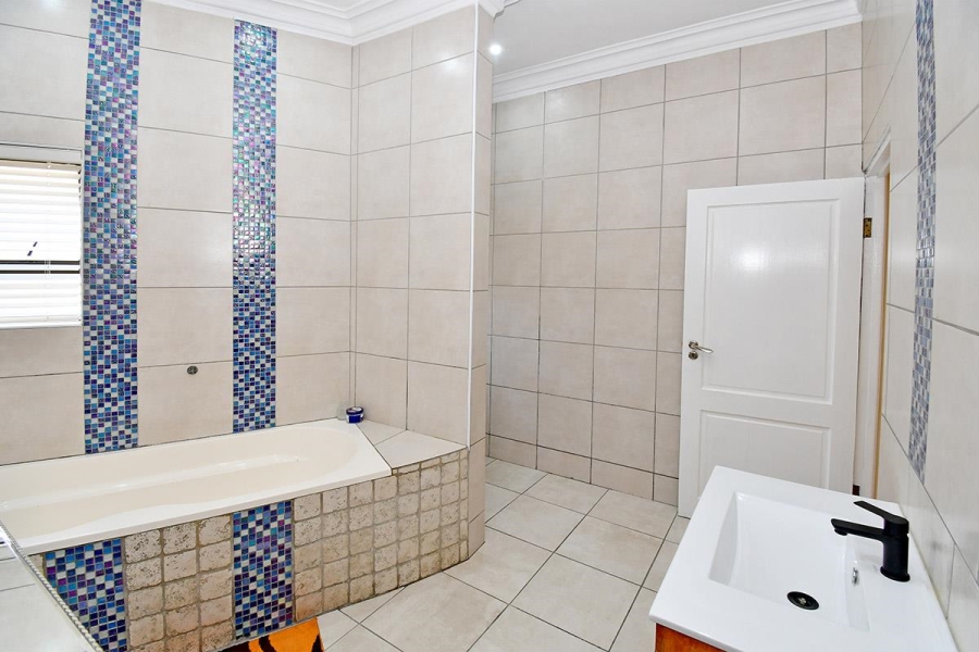 4 Bedroom Property for Sale in Blue Valley Golf Estate Gauteng