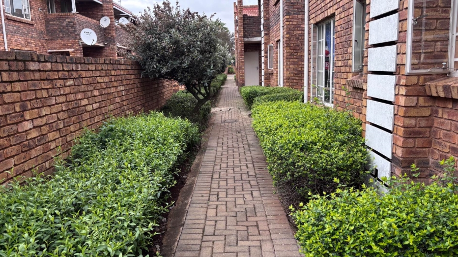To Let 2 Bedroom Property for Rent in Clarina Gauteng