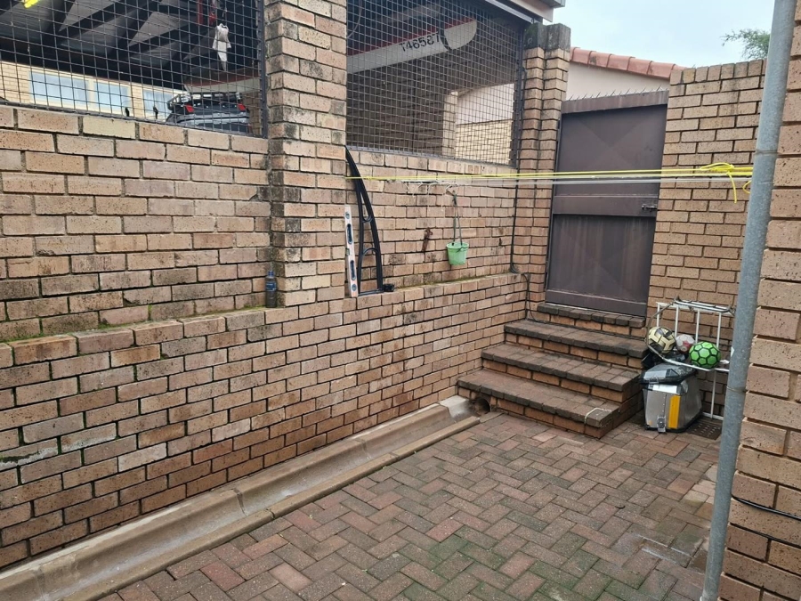 3 Bedroom Property for Sale in Die Wilgers Gauteng