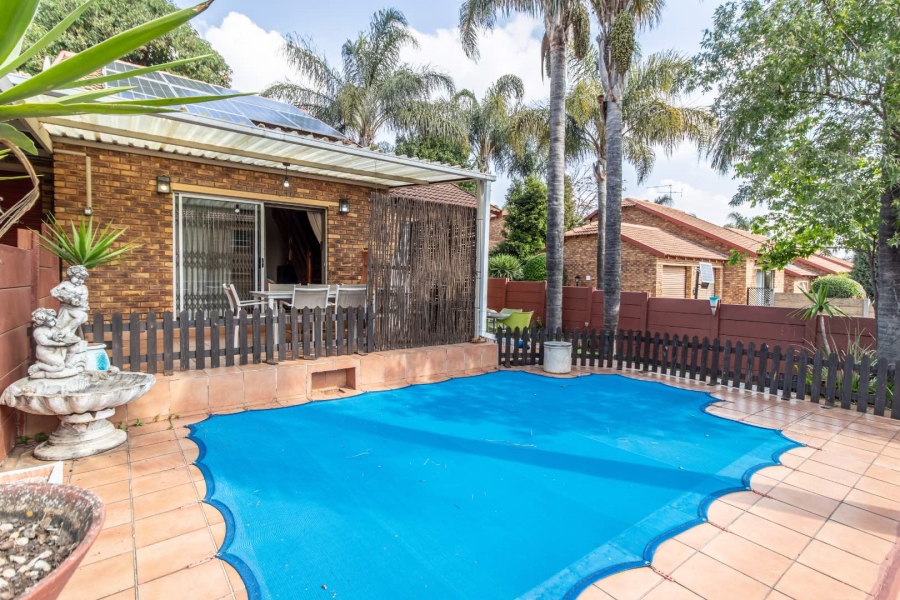 3 Bedroom Property for Sale in Honeydew Ridge Gauteng