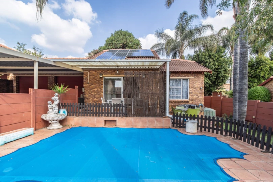3 Bedroom Property for Sale in Honeydew Ridge Gauteng