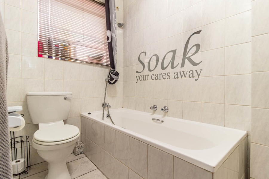 3 Bedroom Property for Sale in Honeydew Ridge Gauteng