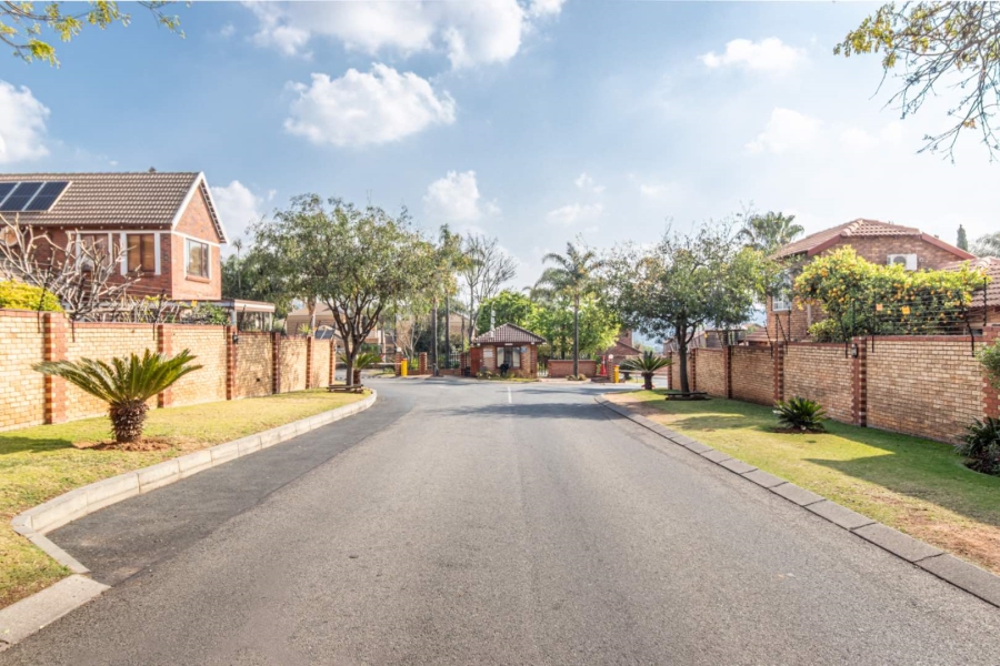 3 Bedroom Property for Sale in Honeydew Ridge Gauteng