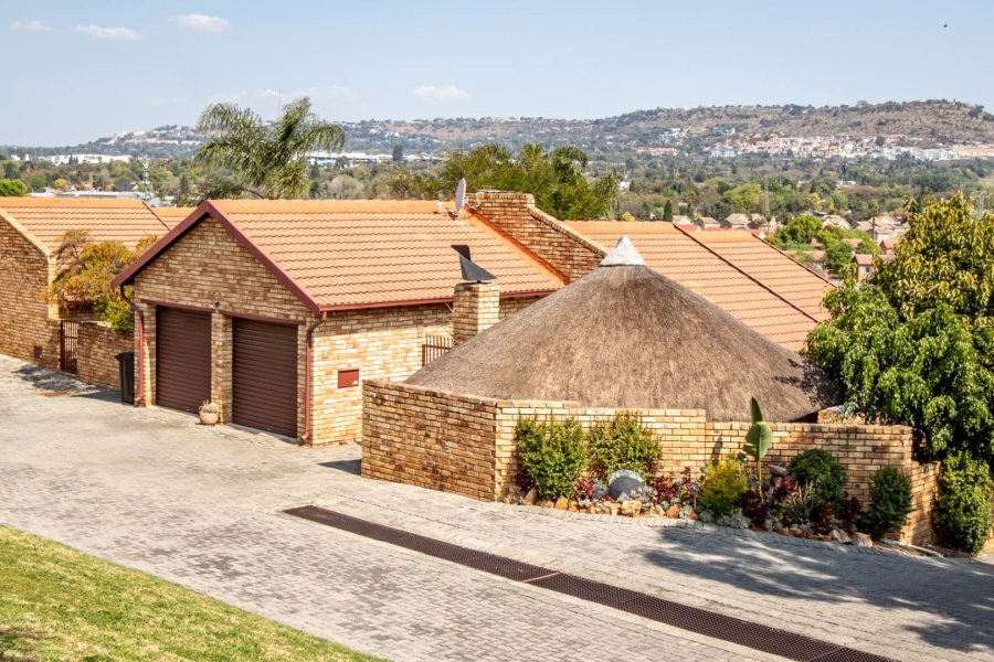 2 Bedroom Property for Sale in Wilgeheuwel Gauteng