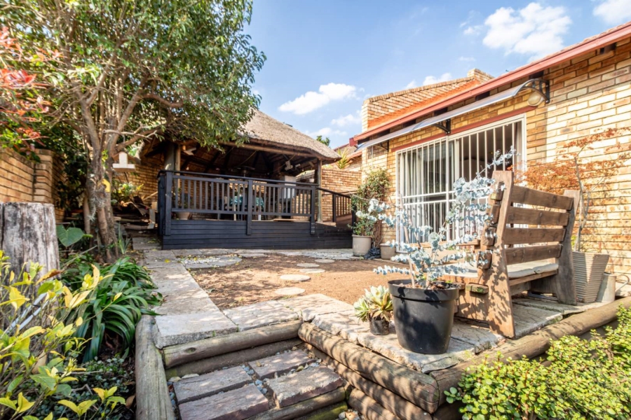 2 Bedroom Property for Sale in Wilgeheuwel Gauteng