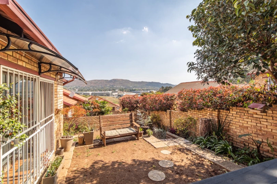 2 Bedroom Property for Sale in Wilgeheuwel Gauteng