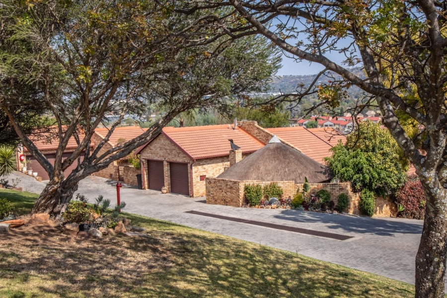 2 Bedroom Property for Sale in Wilgeheuwel Gauteng