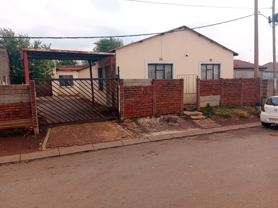 2 Bedroom Property for Sale in Tokoza Gauteng