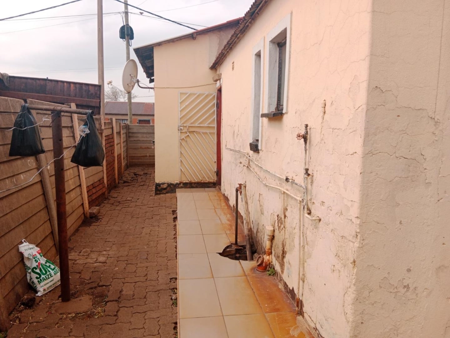 2 Bedroom Property for Sale in Tokoza Gauteng