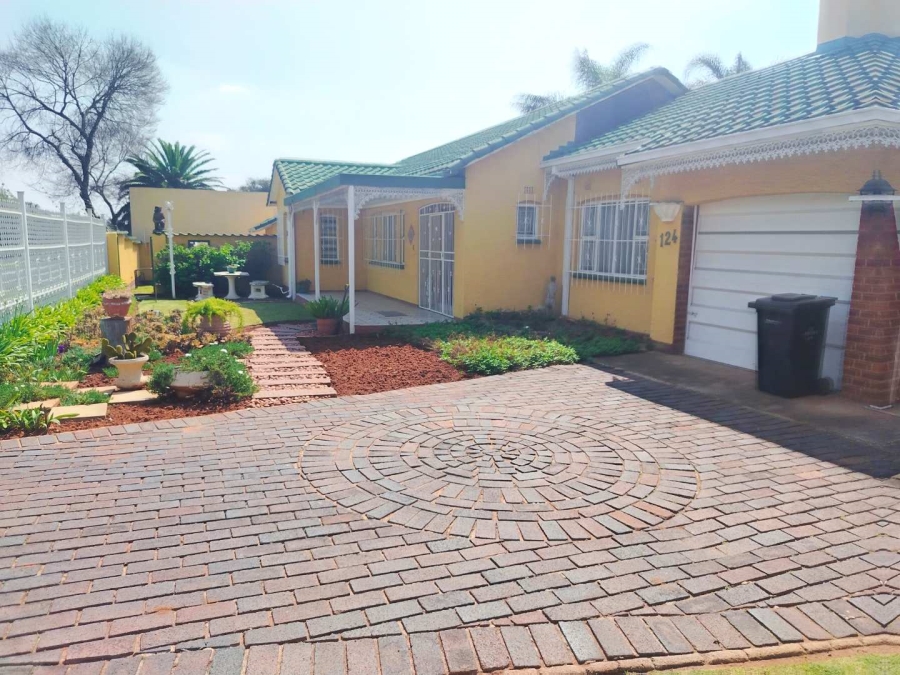 4 Bedroom Property for Sale in Allen Grove Gauteng