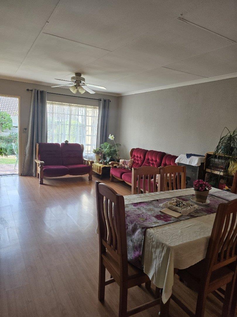 2 Bedroom Property for Sale in Albertsdal Gauteng