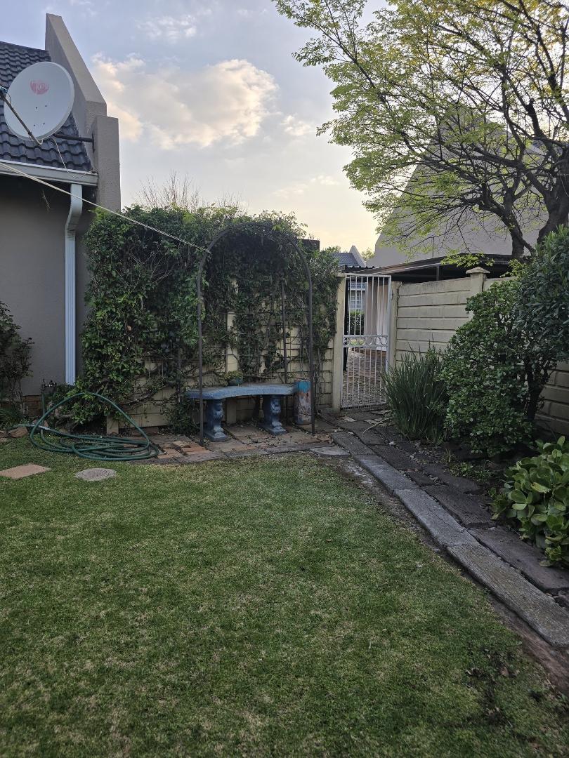 2 Bedroom Property for Sale in Albertsdal Gauteng