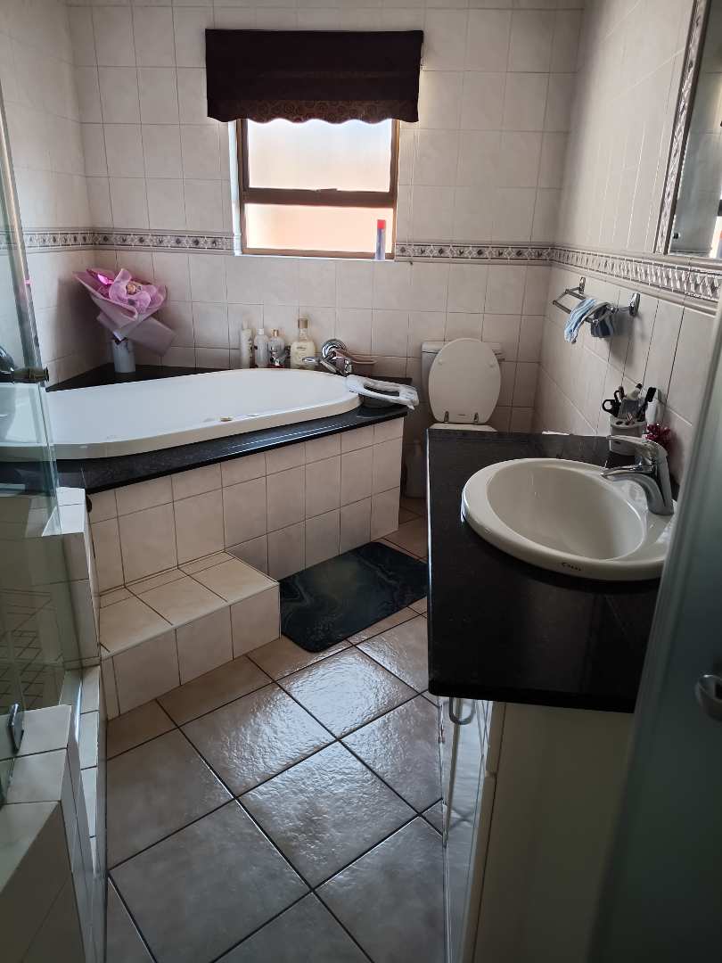 3 Bedroom Property for Sale in Mondeor Gauteng